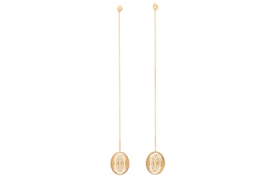 Lot 58 - A PAIR OF PENDENT FILIGREE EARRINGS