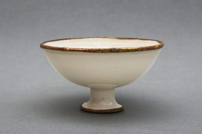 Lot 777 - A CHINESE DING-TYPE MOULDED FOOTED CUP