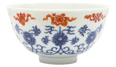 Lot 541 - A CHINESE BLUE AND WHITE AND IRON-RED 'BAJIXIANG' BOWL