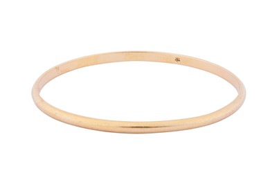 Lot 43 - A ROUND BANGLE