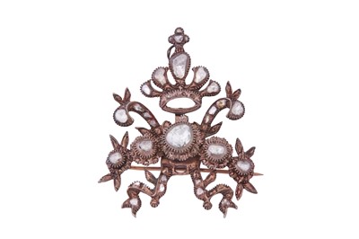 Lot 27 - A DIAMOND BROOCH/PENDANT