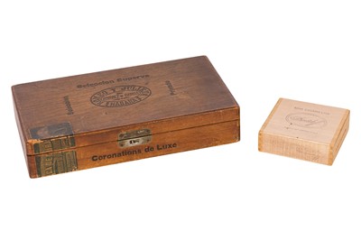 Lot 204 - A SELECTION OF NINETEEN CUBAN CIGARS AND A BOX OF TWENTY-FIVE DAVIDOFF SPECIAL SELECTION