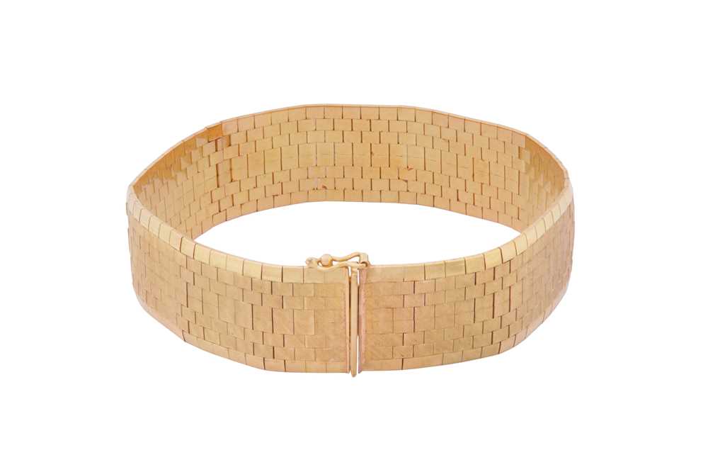 Lot 64 - A FANCY-LINK BRACELET