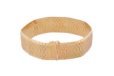 Lot 64 - A FANCY-LINK BRACELET
