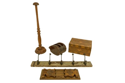 Lot 254 - A GROUP OF FIVE ASSORTED ITEMS