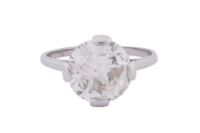 Lot 5 - A DIAMOND SINGLE-STONE RING