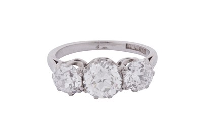 Lot 83 - A THREE-STONE DIAMOND RING