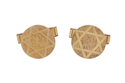 Lot 57 - A PAIR OF GOLD STAR OF DAVID CUFFLINKS, CIRCA 1964