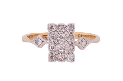 Lot 21 - A DIAMOND PLAQUE RING