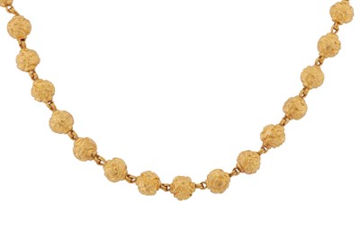 Lot 39 - A BEAD NECKLACE