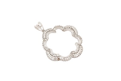 Lot 246 - A DIAMOND PENDANT