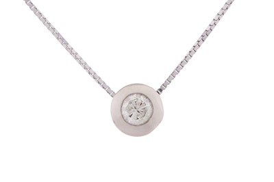 Lot 87 - A DIAMOND PENDANT NECKLACE