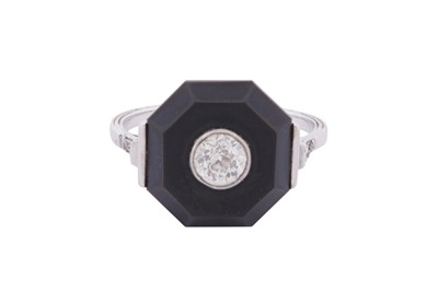 Lot 16 - A BLACK ONYX AND DIAMOND RING