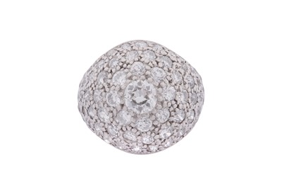 Lot 91 - A DIAMOND BOMBÉ RING
