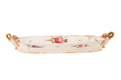 Lot 96 - A SWANSEA PORCELAIN PEN TRAY, CIRCA 1815