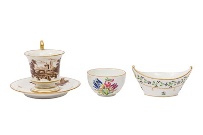 Lot 97 - A MEISSEN MARCOLINI PERIOD PORCELAIN TEA CUP, CIRCA 1780