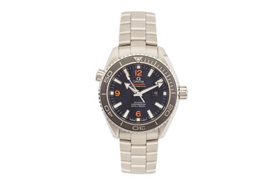 Lot 15 - An Unworn Mid-Sized Omega Seamaster Bracelet Watch