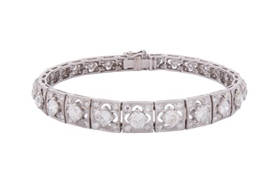 Lot 8 - A DIAMOND ARTICULATED BRACELET