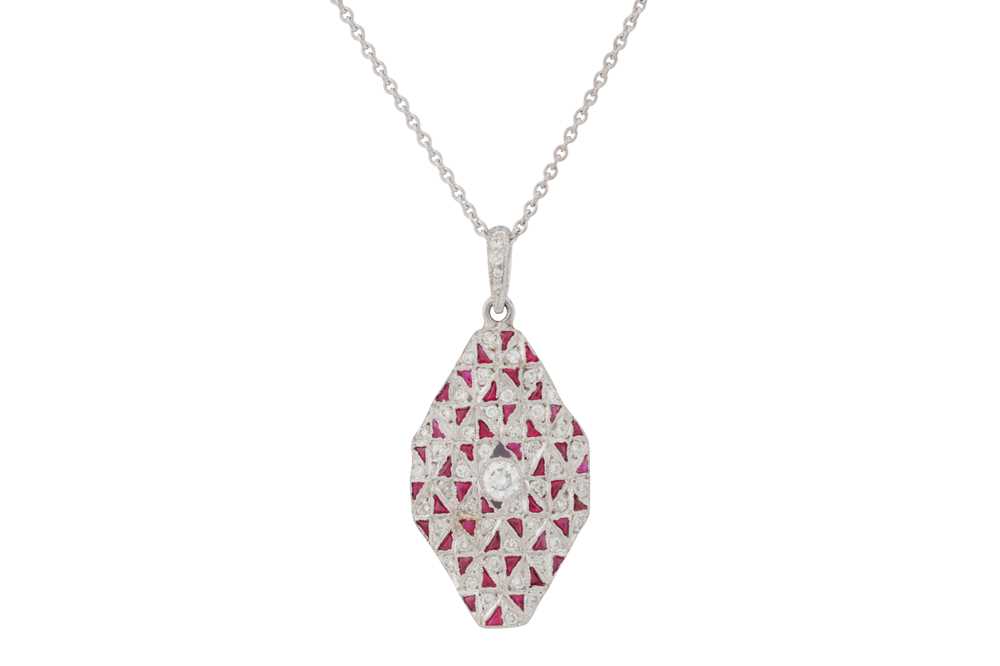 Lot 42 - A DIAMOND AND RUBY PENDANT NECKLACE