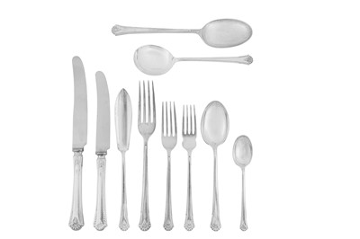 Lot 330 - An Elizabeth II sterling silver table service of flatware / canteen, Sheffield 1963/65/66 by Cooper Brothers