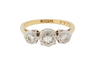 Lot 171 - A THREE-STONE DIAMOND RING