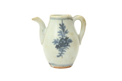 Lot 733 - A SMALL CHINESE BLUE AND WHITE 'FLORAL' EWER