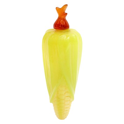 Lot 293 - A Chinese yellow Peking glass 'corn' snuff bottle, late Qing dynasty