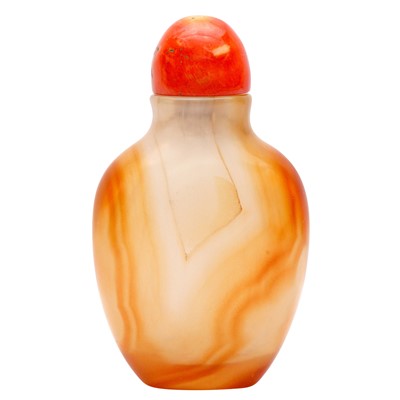 Lot 294 - A small Chinese agate snuff bottle, 19th century