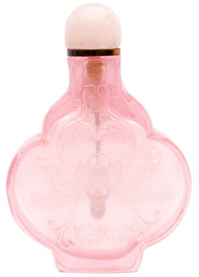 Lot 1006 - A CHINESE PINK GLASS 'LOTUS' SNUFF BOTTLE