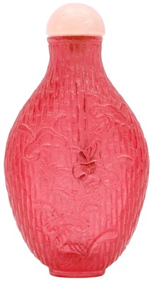 Lot 1007 - A CHINESE PINK GLASS 'BASKET WEAVE' SNUFF BOTTLE