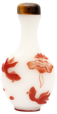Lot 1016 - A CHINESE RED OVERLAY 'LOTUS POND' SNUFF BOTTLE