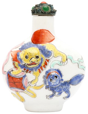 Lot 1026 - A CHINESE FAMILLE-ROSE 'MYTHICAL BEAST' SNUFF BOTTLE