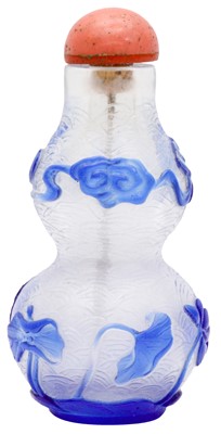 Lot 996 - A CHINESE BLUE OVERLAY GLASS GOURD-SHAPED 'LOTUS POND' SNUFF BOTTLE