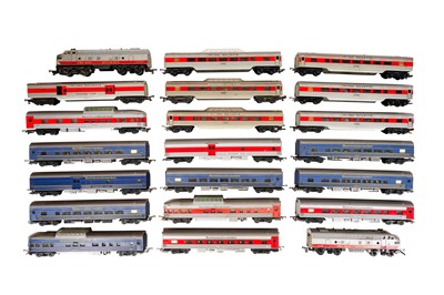 Lot 426 - A GROUP OF UNBOXED TRIANG TRANSCONTINENTAL OO GAUGE COACHES PLUS A LOCOMOTIVE