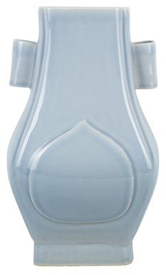 Lot 214 - A CHINESE MONOCHROME CLAIR-DE-LUNE VASE, HU