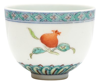 Lot 951 - A CHINESE DOUCAI 'FRUITS' CUP