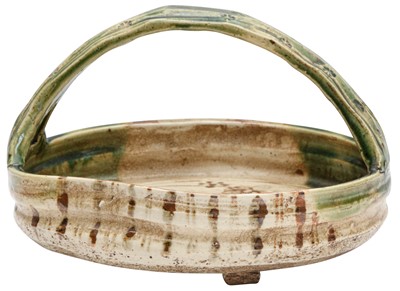 Lot 483 - A JAPANESE ORIBE WARE BASKET DISH, TETSUKI KASHIKI