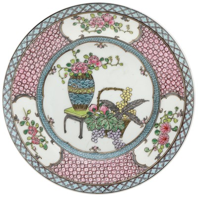Lot 264 - A CHINESE FAMILLE-ROSE 'FLORAL ARRANGEMENT' DISH