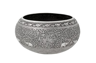Lot 204 - An early 20th century Ceylonese (Sri Lankan) unmarked silver bowl, Kandy circa 1930
