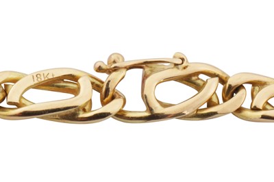 Lot 197 - A DIAMOND BRACELET AND EARRING SUITE