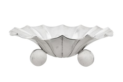 Lot 283 - An early 20th century Austrian 800 standard silver bowl, Vienna circa 1930, by FK