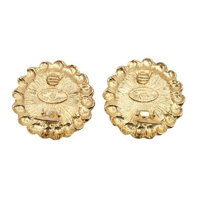 Lot 219 - Chanel Ivory Pearl Baroque Clip On Earrings