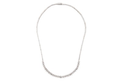 Lot 247 - A DIAMOND NECKLACE