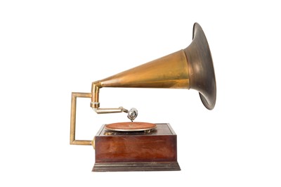 Lot 244 - A WIND-UP GRAMOPHONE, LATE 19TH/EARLY 20TH CENTURY