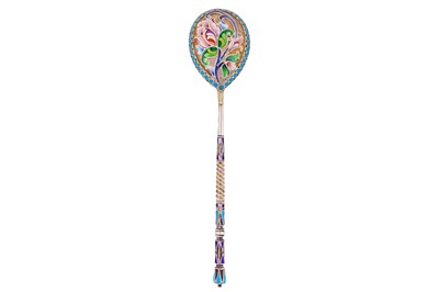 Lot 257 - A Nicholas II early 20th century Russian cloisonné enamel and 84 zolotnik silver gilt spoon, Moscow 1898-1908 by Maria Semenova