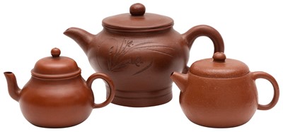 Lot 962 - A GROUP OF THREE CHINESE YIXING TEAPOTS