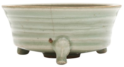 Lot 739 - A CHINESE LONGQUAN CELADON TRIPOD CENSER