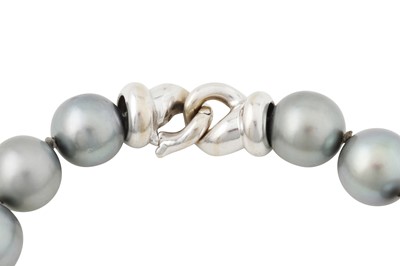 Lot 234 - A SINGLE STRAND PEARL BRACELET