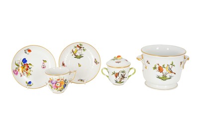 Lot 216 - A GROUP OF FIVE PIECES OF HEREND PORCELAIN