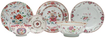 Lot 358 - A GROUP OF CHINESE EXPORT FAMILLE-ROSE CERAMICS